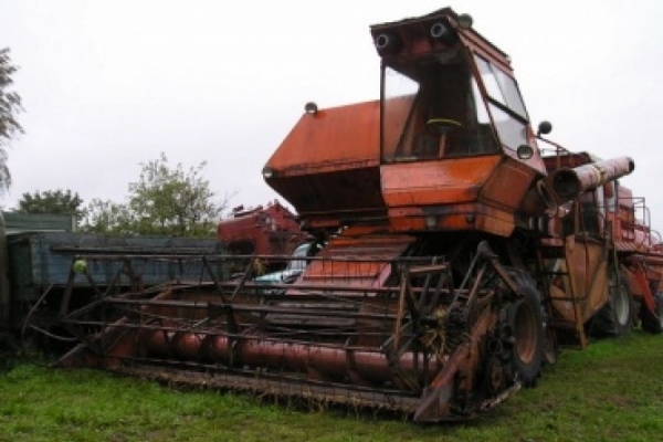 На Тернопільщині чоловік розколов голову об комбайн