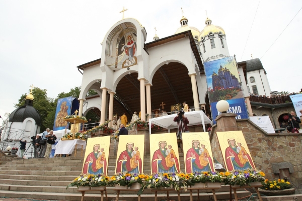 До 150-ї річниці коронації Ікони Матері Божої Зарваницької освятили 10 унікальних її копій