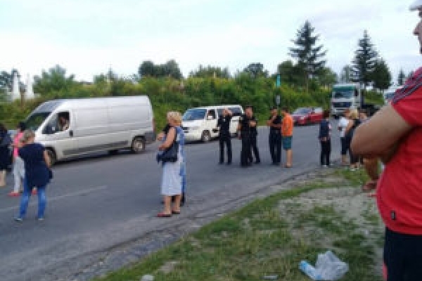 У Вишнівці знов неспокійно: люди вимагають відпустити підозрваного