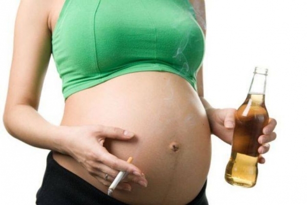 Ввечері випила, зранку народила мертву дитину, - жахлива історія з глибинки 