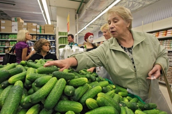 Огірки «з грядки» на стихійних ринках виявилися «нітратними»