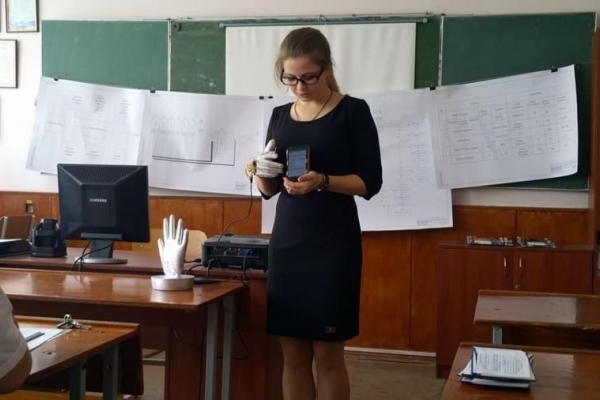 Тернопільська винахідниця придумала як озвучити мову жестів