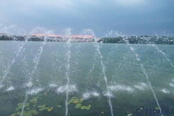 В Тернополі запрацював 100-метровий фонтан (відео)