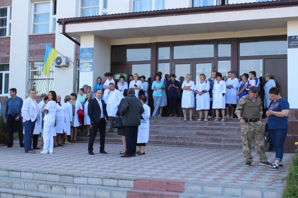 В Ланівцях назріває справжній бунт медиків (відео)