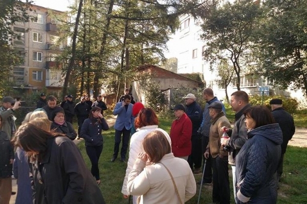Тернополяни силою заблокували чергову забудову