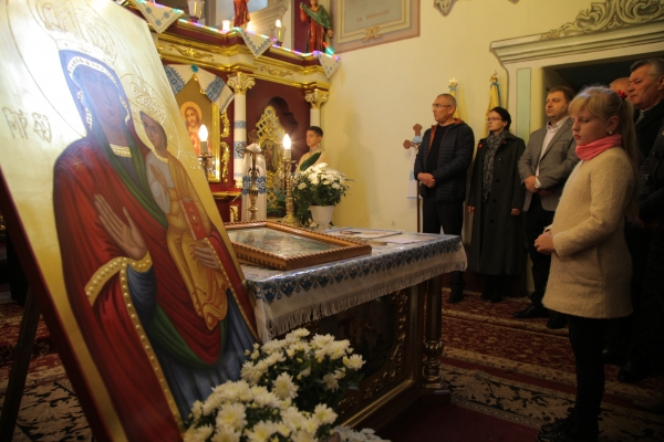 Ще один храм на Тернопільщині отримав цінний подарунок (Фото)