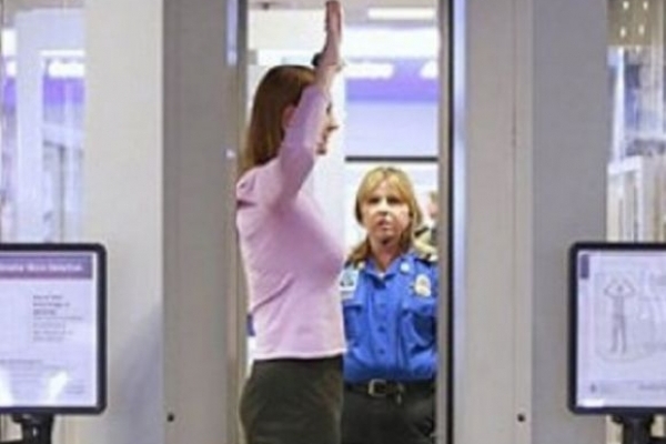 Українку двічі роздягали для обшуку у відділку поліції в Польщі