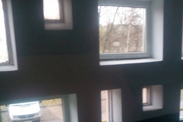 Пластикові вікна встановлюють у під’їздах деяких будинків у Тернополі