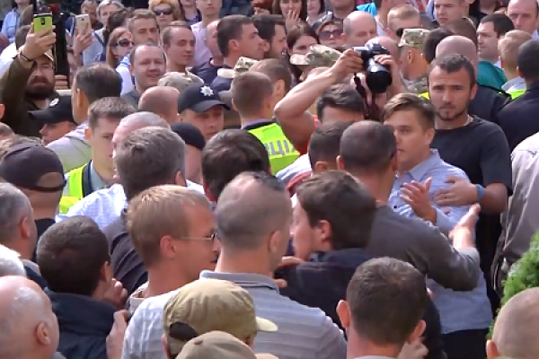 На які гроші живуть громадські активісти?