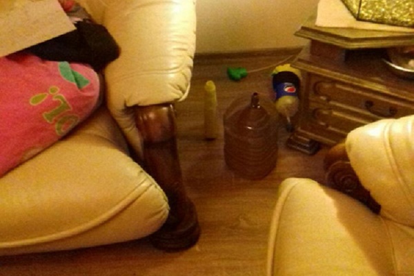 Тернопільські патрульні знайшли в іноземного квартиранта дивний пристрій