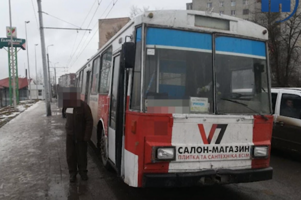 Водій тролейбуса в Тернополі файно відзначив день Валентина (Відео)