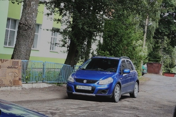 На Тернопільщині люди викликали поліцію до хлопчика, що грався в російського шпигуна (Фото)