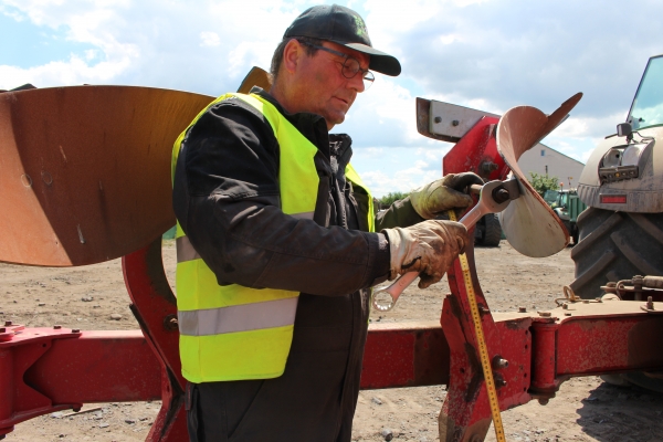 За кубок з оранки змагалися трактористи «Контінентал»