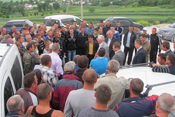 На Тернопільщині за організацію страйку звільнили з роботи учасника АТО і батька шести дітей