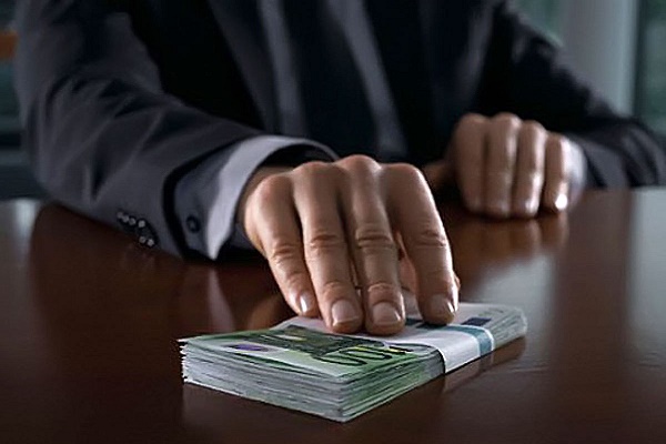 Нічого святого: чиновники з Борщівщини вкрали гроші в дітей