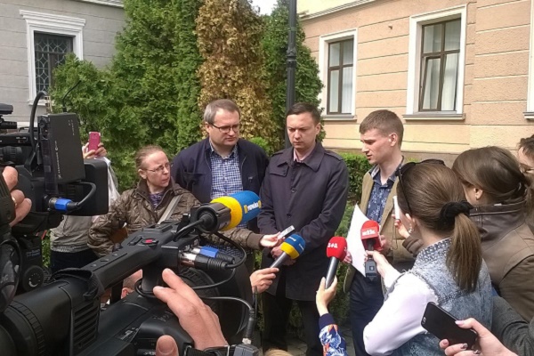 Хто і для чого фінансує тернопільський 