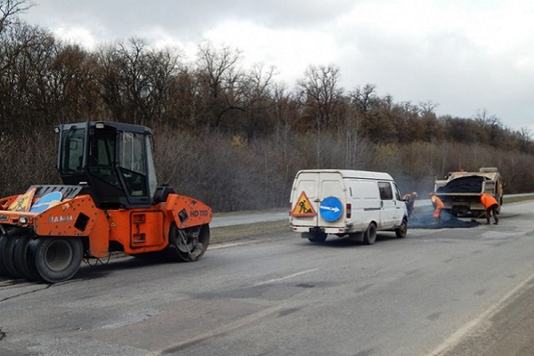 В тернопільські дороги закатають майже 450 мільйонів гривень