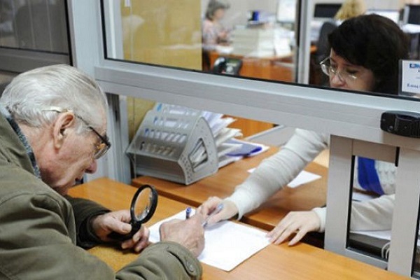 Запропонована Гройсманом реформа позбавить пенсій 45% українців