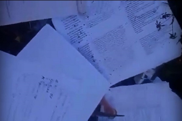 В Тернополі оригінали поліцейських документів люди збирали біля готелю