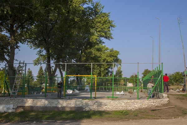 Унікальний спортмайданчик-трансформер споруджують на Тернопільщині (Фото)