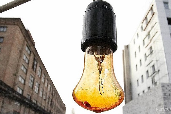 У будівельному мінімаркеті біля літака продають браковану продукцію