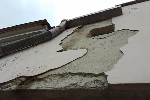 Для чого комунальники нищили історичні будинки в центрі Тернополя?