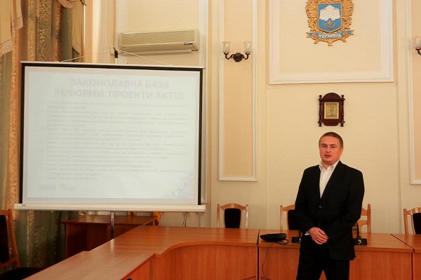 Тернополянам розповіли, чому села не хочуть об’єднуватись з містами обласного значення (Відео)