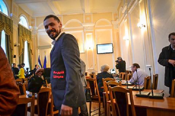 Як депутати міської ради заробляють тисячі доларів на дерибані землі?