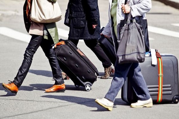 Тернополяни розповіли, чому масово виїжджають за кордон (Відео)