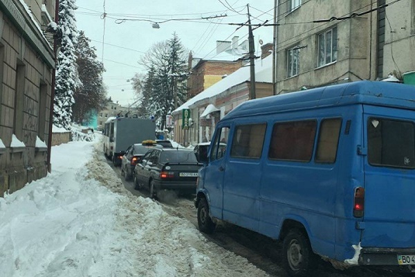 Хто відповість за “зразкову” очистку тернопільських доріг від снігу?