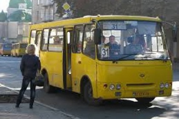 Як проїзд в маршрутці стає екстримальним спортом (відео)