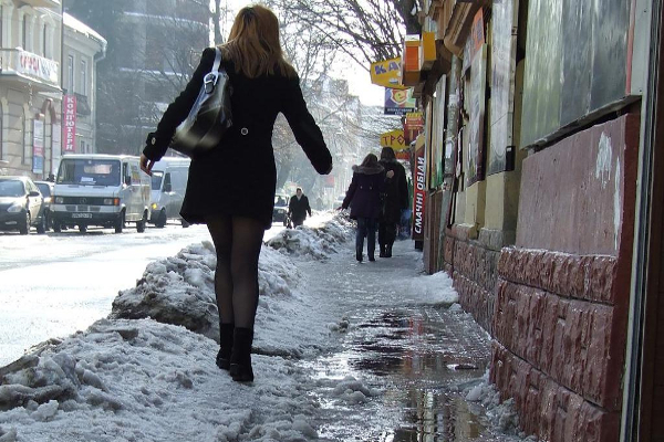 Тернопіль накрив “крижаний” дощ, після якого прийдуть люті морози