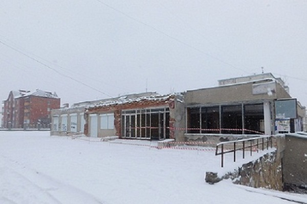 В Чорткові не знають що робити із занедбаною будівлею Міноборони