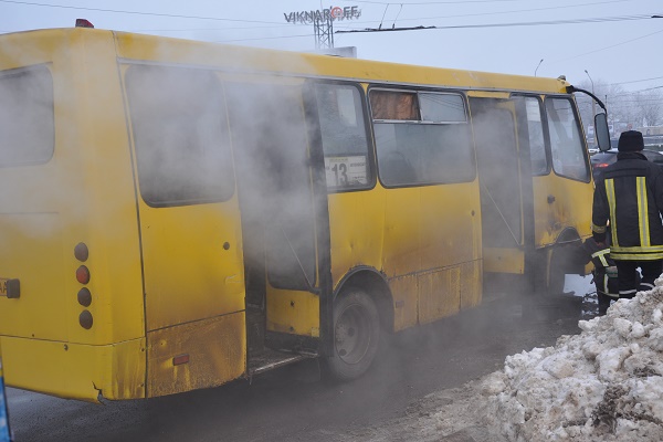 На проспекті С.Бандери горіла маршрутка (Фото)