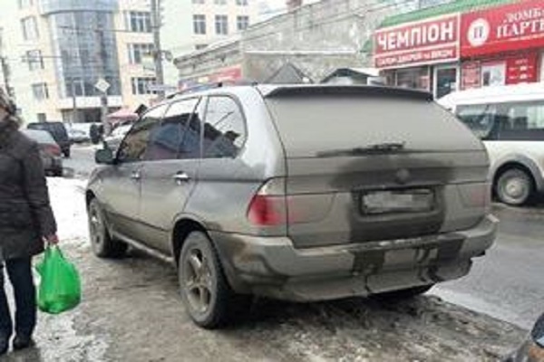 В центрі Тернополя поліцейські арештували дорогу іномарку