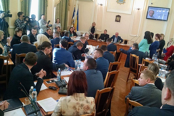 За що тернопільські «продажні» журналісти ображають «чесних і принципових» депутатів?