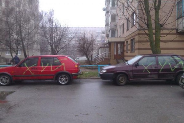 В Тернополі вандали понівечили близько 20 автівок