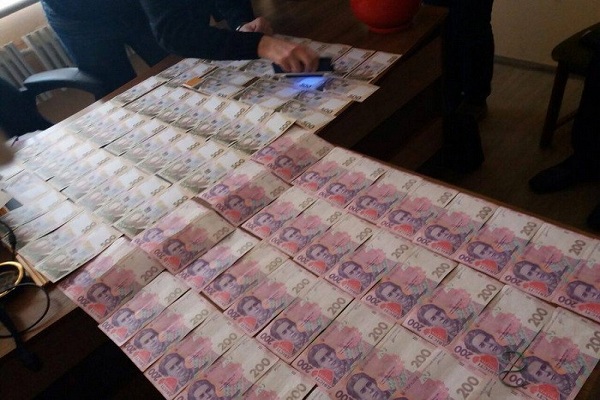 Чиновника з ОДА спіймали на «відкаті»