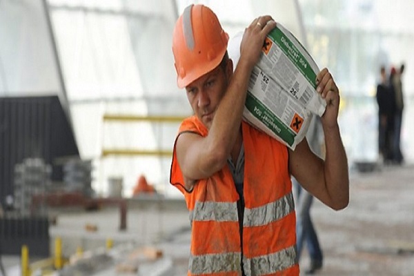 Податківці чекають на декларації заробітчан до 1 травня