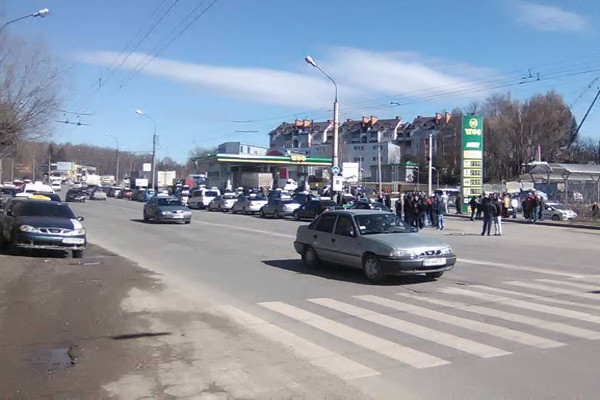 В Тернополі страйкують таксисти (Фото)