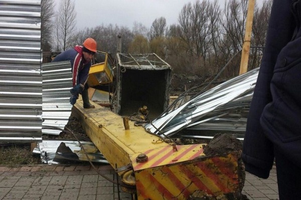 На скандальній тернопільській забудові обвалився кран