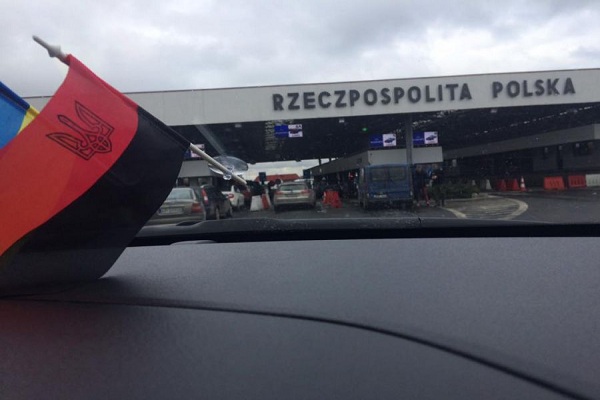 Мер Чорткова мав неприємності на польсько-українському кордоні через «бандерівський прапор»