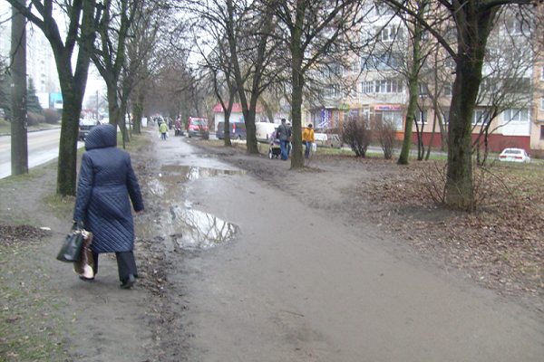 Тернополяни вимагають капітально відремонтувати тротуар на «БАМі»