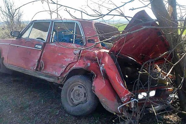 Справжній бойовик: зловмисник викрав авто, потрапив у ДТП і втік, залишивши постраждалих