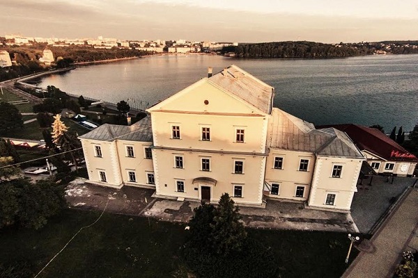 Біля Тернопільського замку хочуть відновити старовинні вали