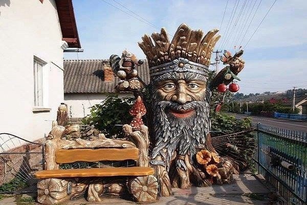 Теребовлянин на своєму подвір'ї влаштував... музей під відкритим небом (фото)