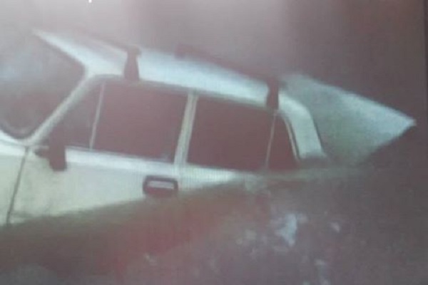 Хотів рибки наловити, але сам втопив автівку