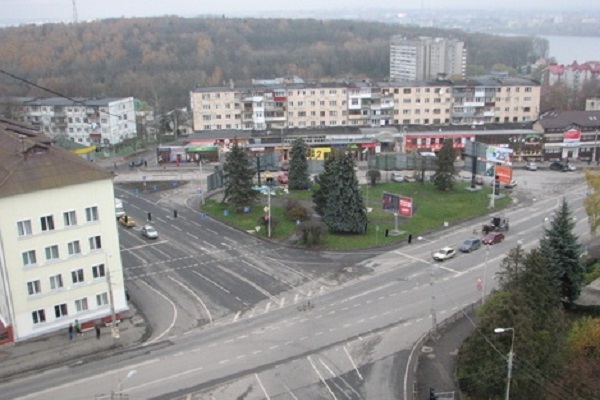 47 соток на майдані Перемоги виділили, щоб втулити ресторан