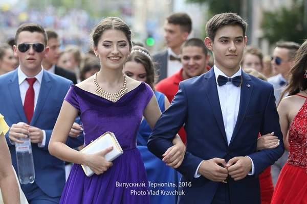 В скільки обійдеться шкільний випускний цього року?