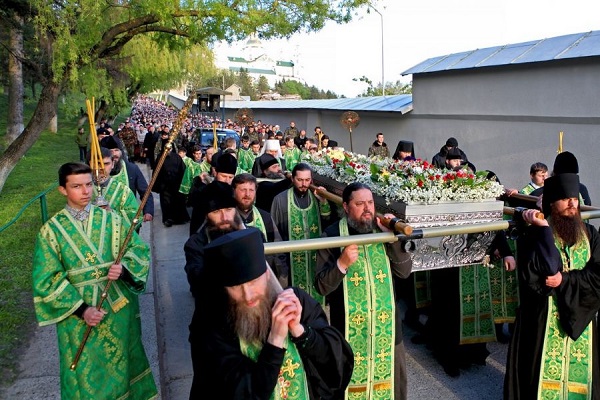 В Почаєві відбулася хресна хода з мощами святого